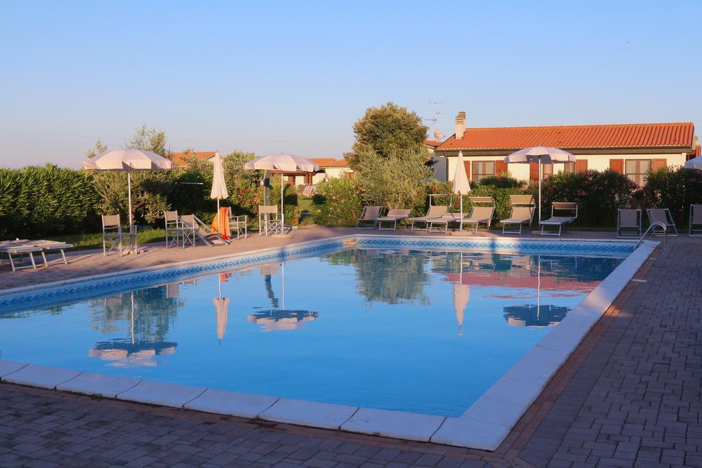 פופולוניה Agriturismo Gli Etruschi מראה חיצוני תמונה