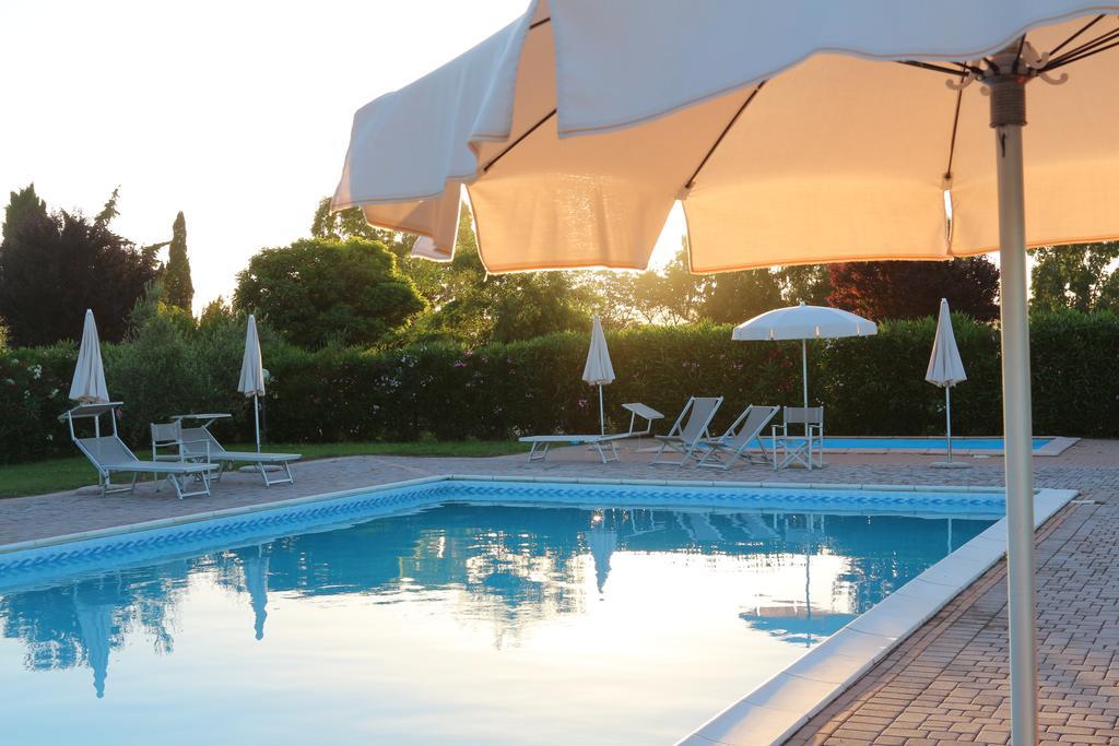 פופולוניה Agriturismo Gli Etruschi מראה חיצוני תמונה