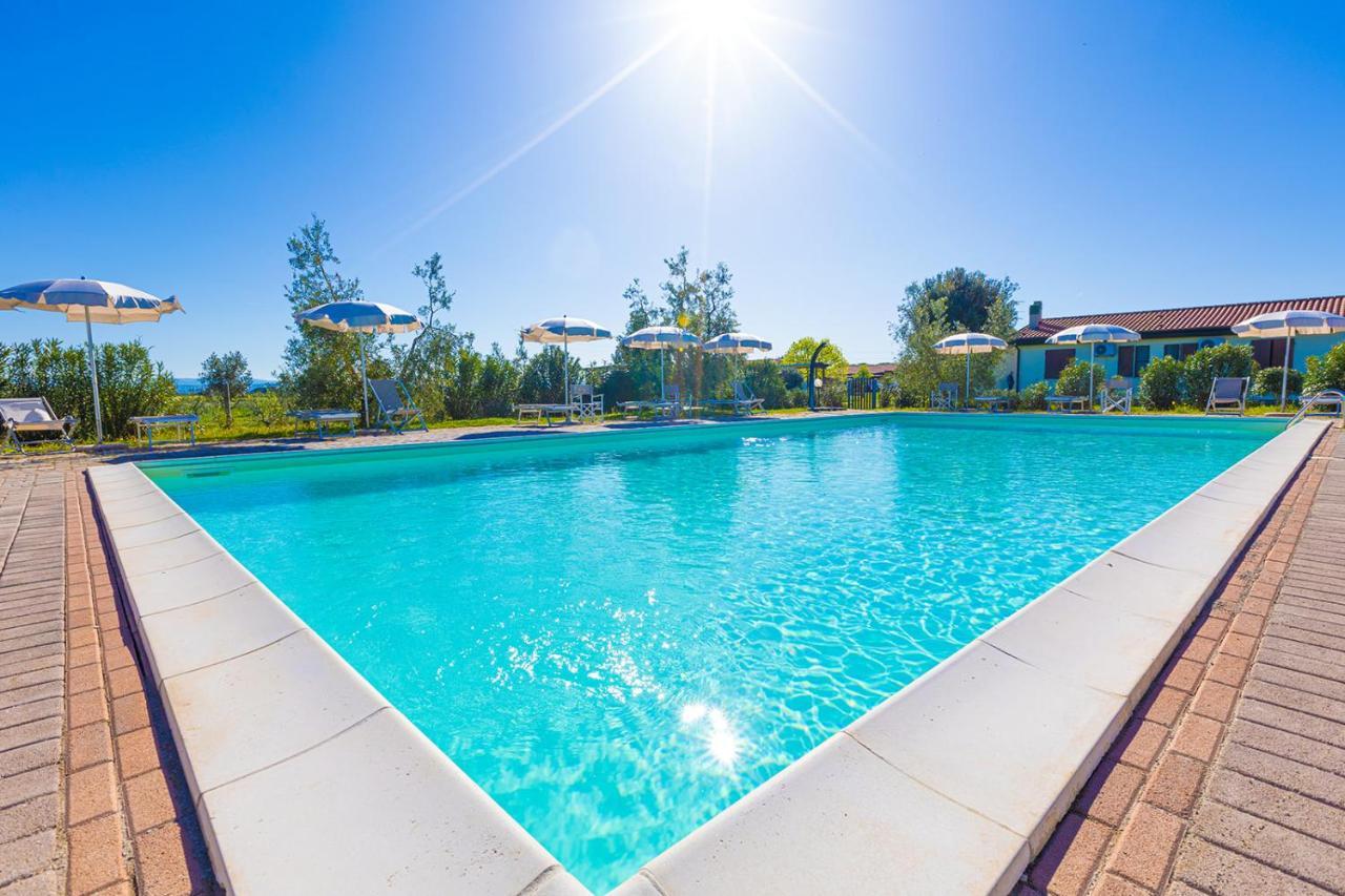 פופולוניה Agriturismo Gli Etruschi מראה חיצוני תמונה