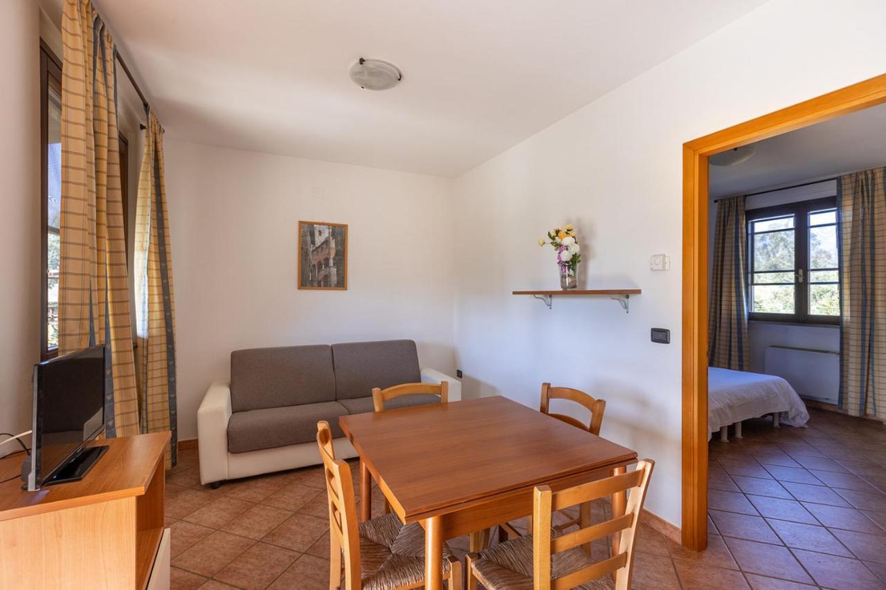 פופולוניה Agriturismo Gli Etruschi מראה חיצוני תמונה