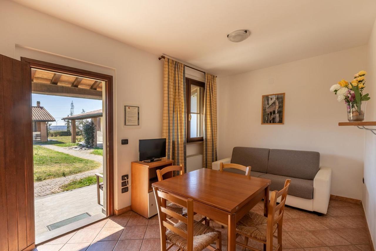 פופולוניה Agriturismo Gli Etruschi מראה חיצוני תמונה