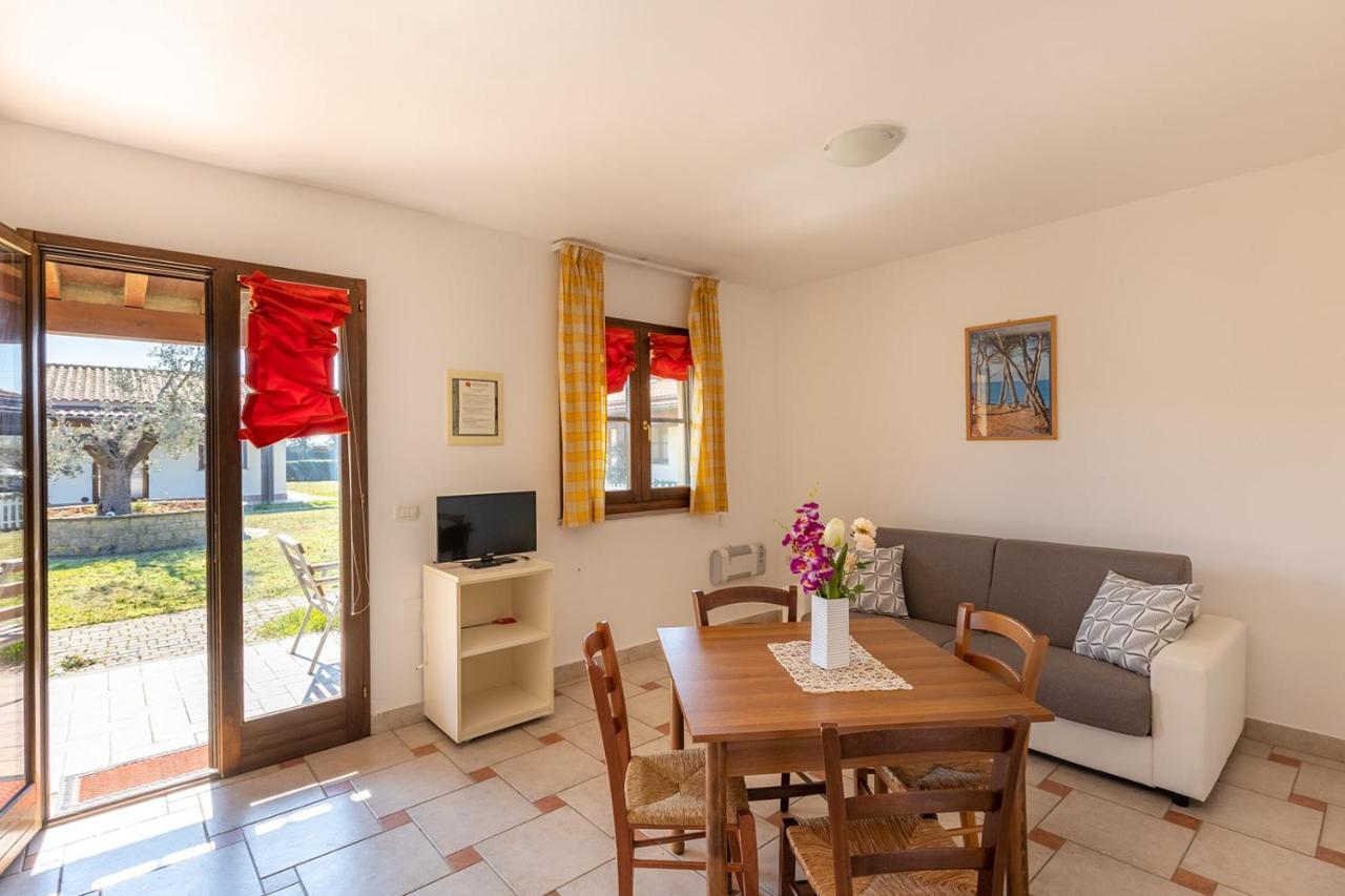 פופולוניה Agriturismo Gli Etruschi מראה חיצוני תמונה
