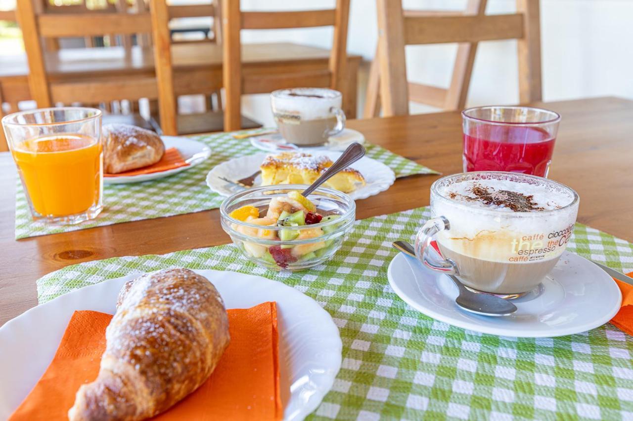 פופולוניה Agriturismo Gli Etruschi מראה חיצוני תמונה